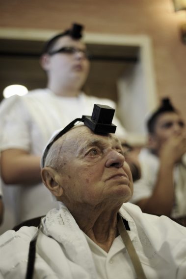 On That Stunning Tefillin Photo and the Marks that Remain